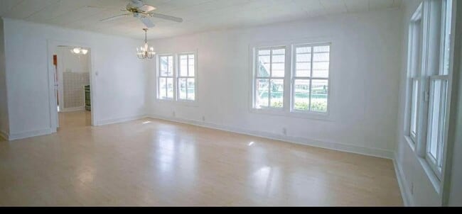 Building Photo - 1122 SE Lanvale St