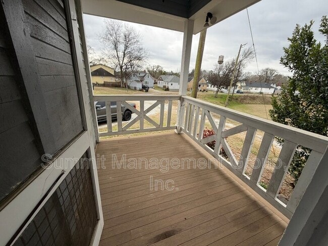 Building Photo - 8 N Broad St