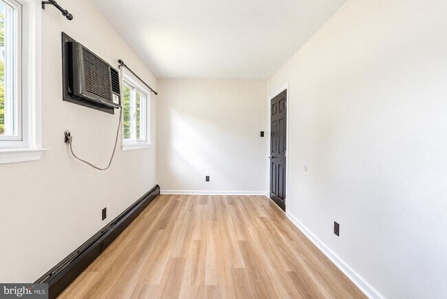Building Photo - 51 Farrell Ave