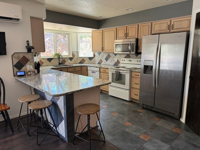Building Photo - 4 Bedroom, 3 Bathroom Home in Tijeras, NM