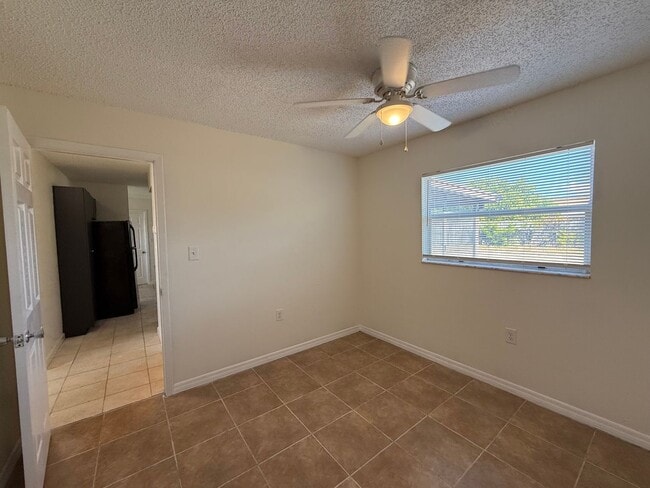 Building Photo - 8649 Paxton Dr