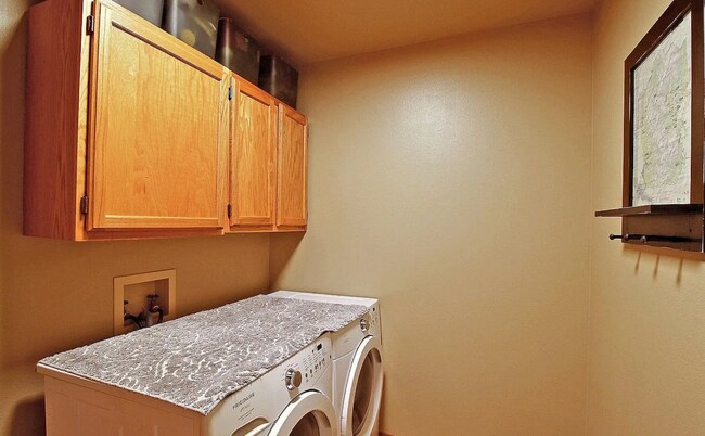 Building Photo - Spacious 4-Bedroom Home with Huge Fenced Y...