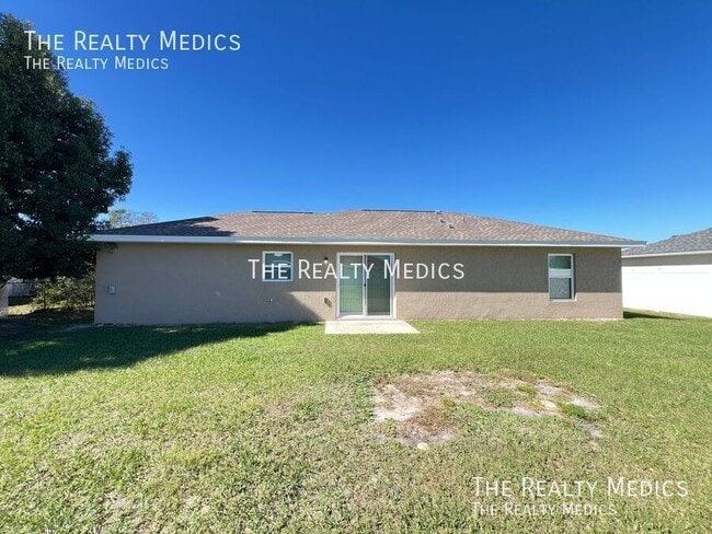 Building Photo - 15593 SW 48th Ave