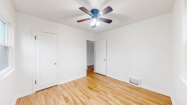 Building Photo - Lovely 3 bed/2 bath home w/2 car garage