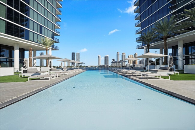 Building Photo - 5500 Island Estates Dr