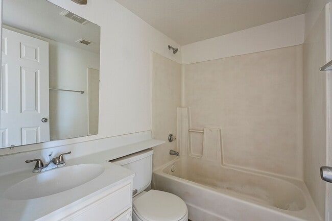 Building Photo - 5821 N 59th Dr