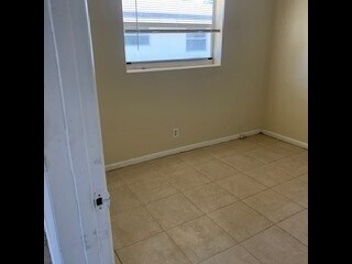 Building Photo - 148 NW 40th Ct