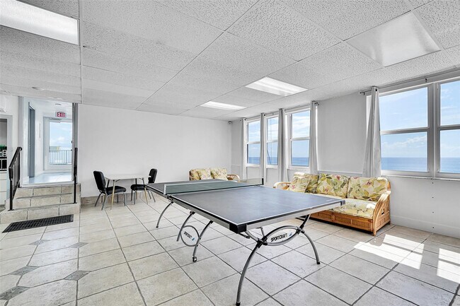 Building Photo - 400 N Surf Rd