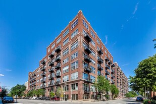 Building Photo - 1500 W Monroe St
