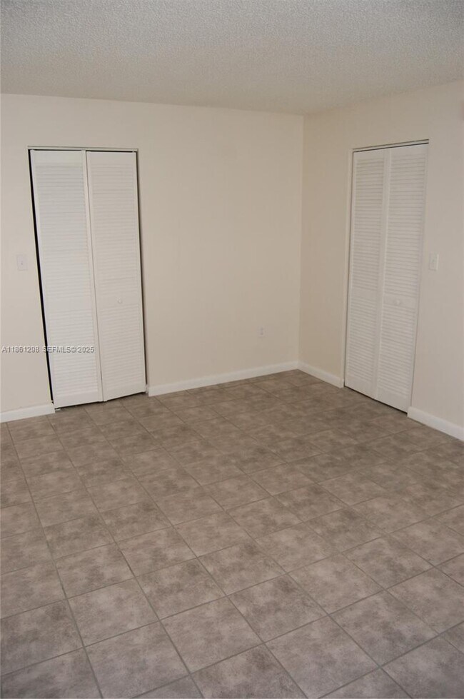 Building Photo - 1334 Collins Ave