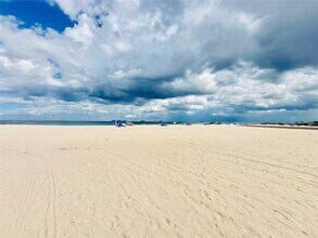 Building Photo - 2424 SE 17th St