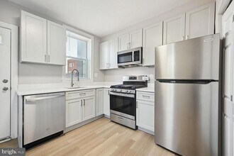 Building Photo - 1640 L St NE