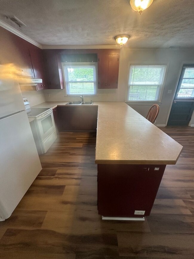 Building Photo - 3 BR 1.5 Bath brick rancher on 2 acres in Fairfield