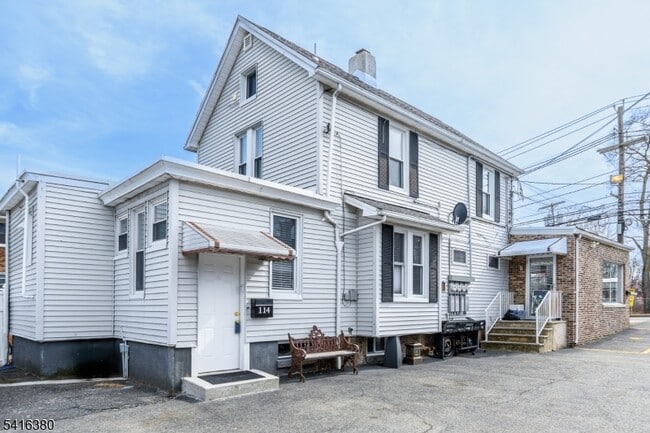 Building Photo - 114 E Main St