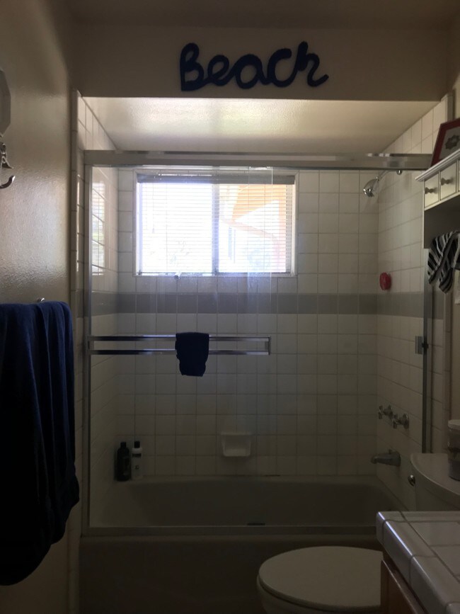 Second is full bath with tub - 1375 San Luis Ave