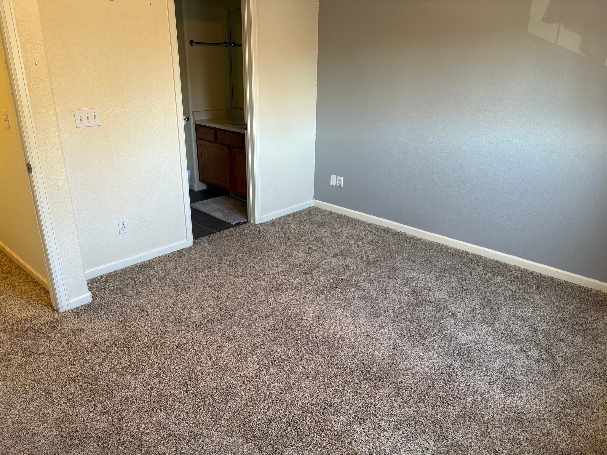 Master bedroom - 8199 Welby Rd