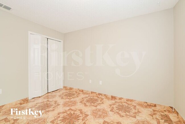 Building Photo - 5074 Oak Tours Dr