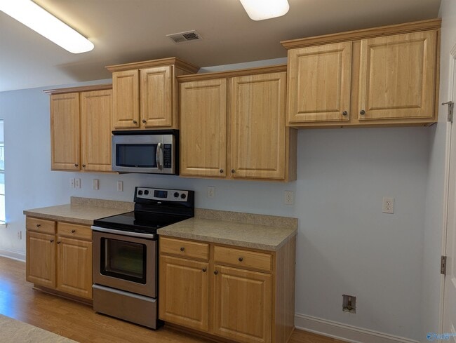 Building Photo - 102 Acacia Trail Dr