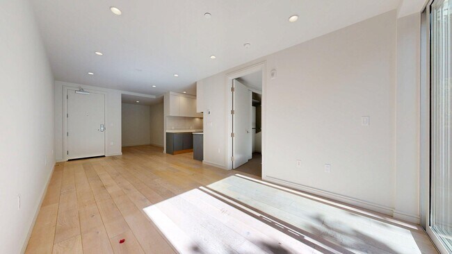 Building Photo - 606 Capp St