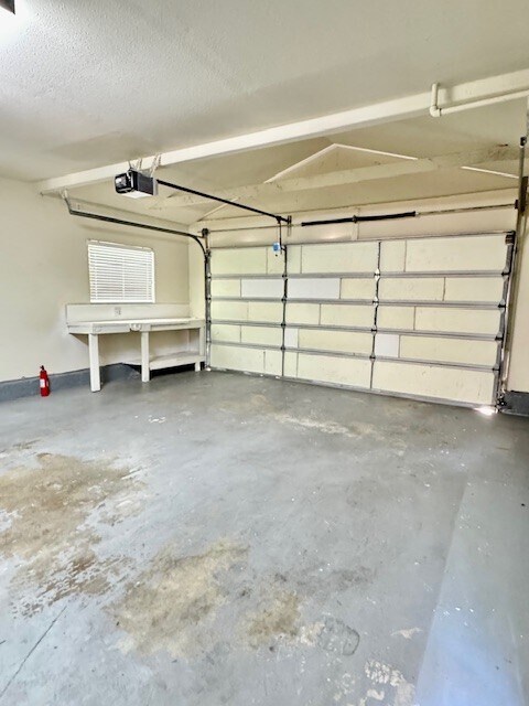 Building Photo - 730 San Andreas Ct