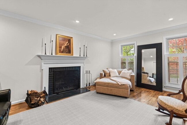 Building Photo - 4 Bed 4.5 Bath - Bethesda  Single Family Colonial - 2 Car Garage