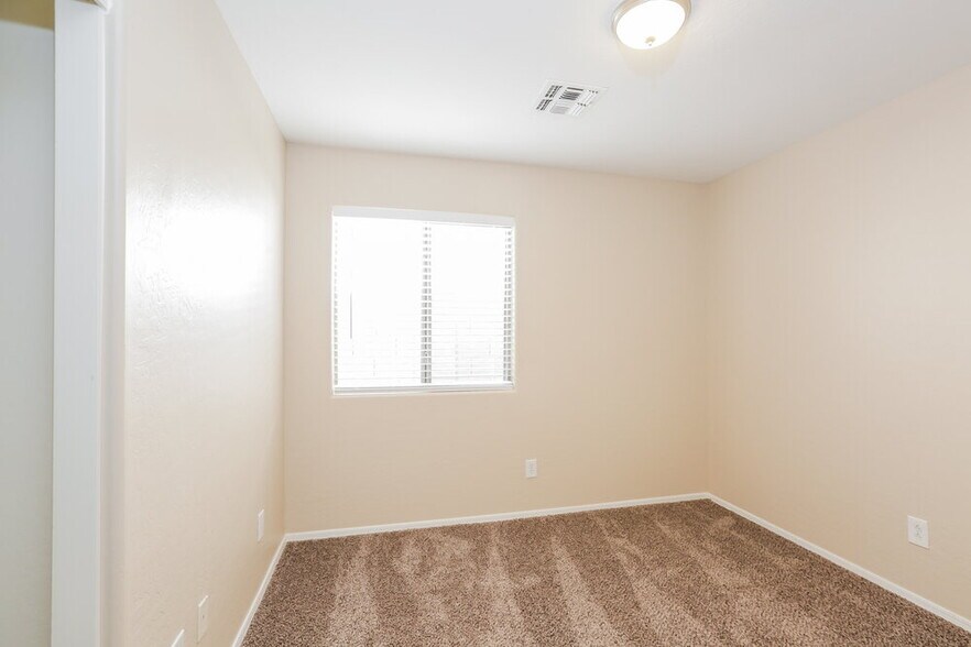 Building Photo - 10859 W Windsor Ave