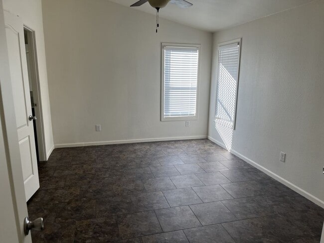 Building Photo - 5303 E Twain Ave