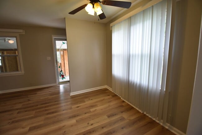 Building Photo - Fortville 3 bedroom Home