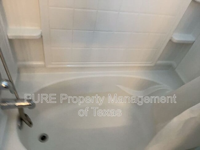 Building Photo - 108 Covey Ln