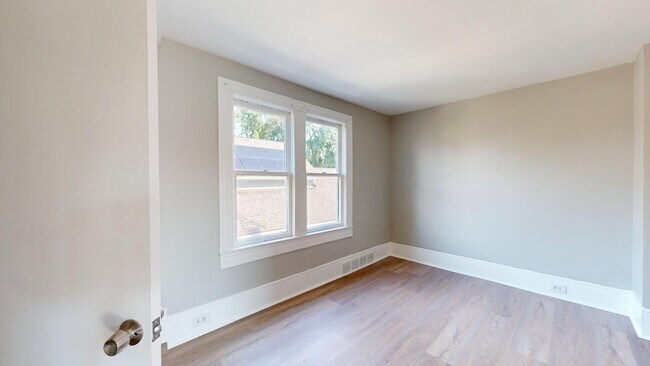 Building Photo - 1371 W 85th St