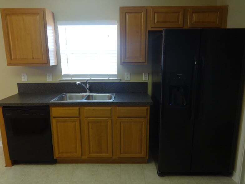 Building Photo - 7652 Vandalay Dr