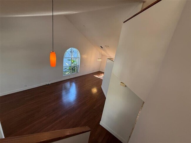 Building Photo - 2633 Bogota Ave