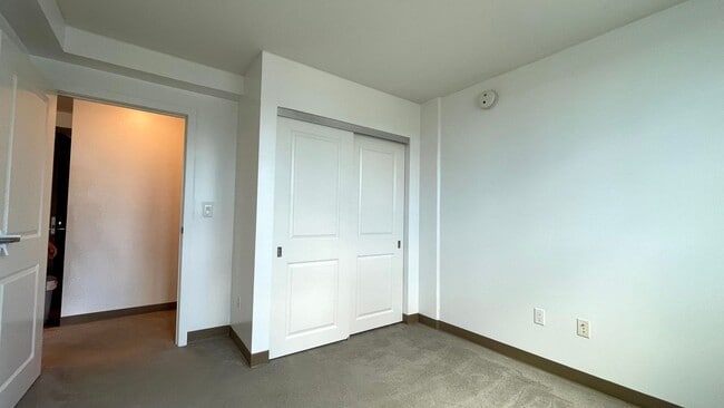 Building Photo - Unbeatable location in Kakaako/Ward Village areas -  2 Bed 2 Bath 1 Parking