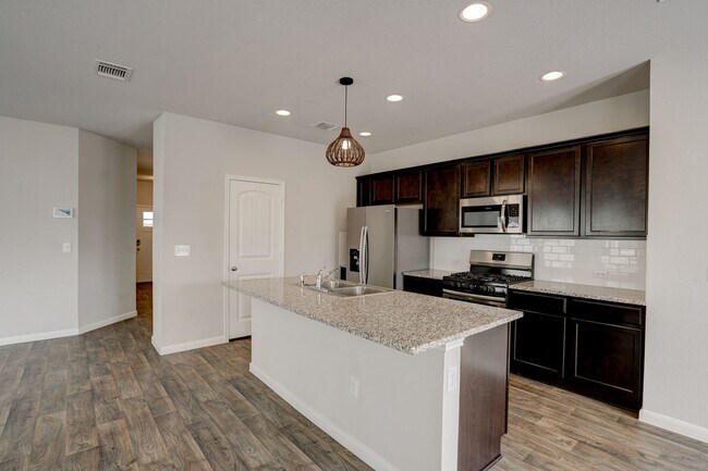 Building Photo - Charming 4/BR 2/BA One-Level Home with Spa...