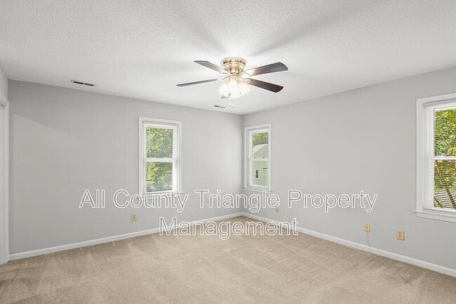 Building Photo - 4904 Kinross Ct