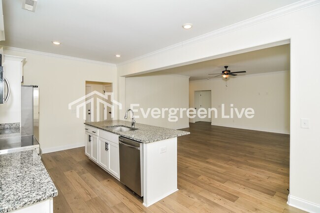 Building Photo - 235 Greenwood Dr