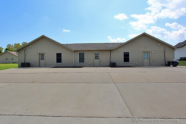Building Photo - Spacious 2 Bedroom in Cape
