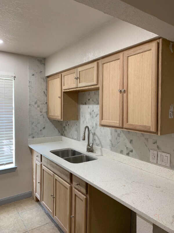 Building Photo - 4624 San Jacinto St