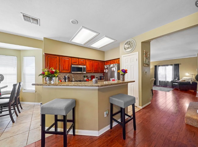 Building Photo - Welcome to Bay Glen!