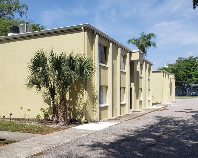 Building Photo - 3206 W Azeele St