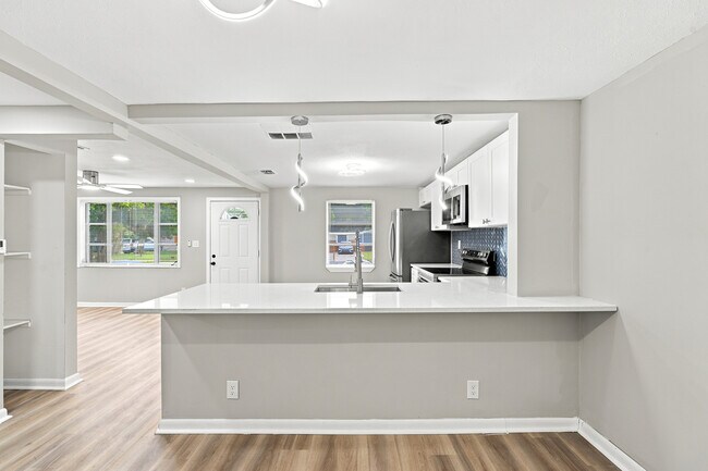Building Photo - 5822 Tampico Rd