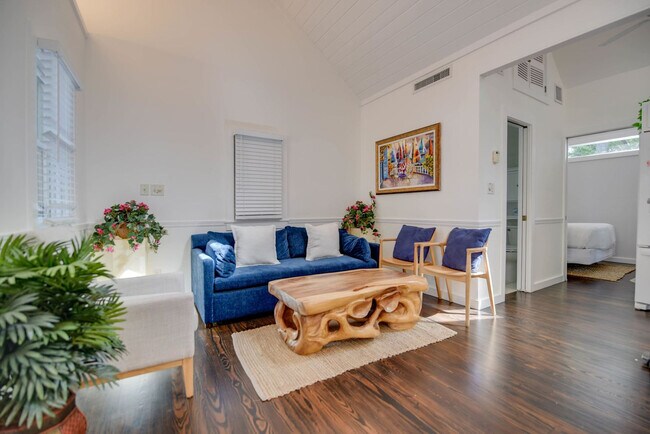 Building Photo - 817 Terry Ln