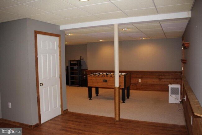 Building Photo - 176 S Patricia Dr