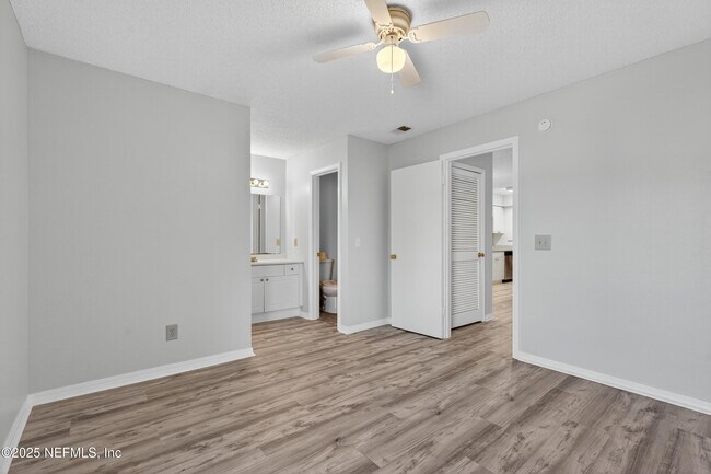 Building Photo - 10200 Belle Rive Blvd