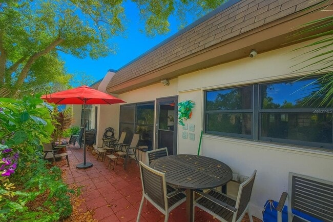 Building Photo - 1403 Arrowhead Cir W