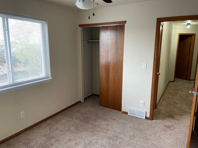 Building Photo - Beautiful 3 Bed 2.5 Bath Home in Milliken, Huge Corner Lot, Fenced Yard & Unfinished Basement