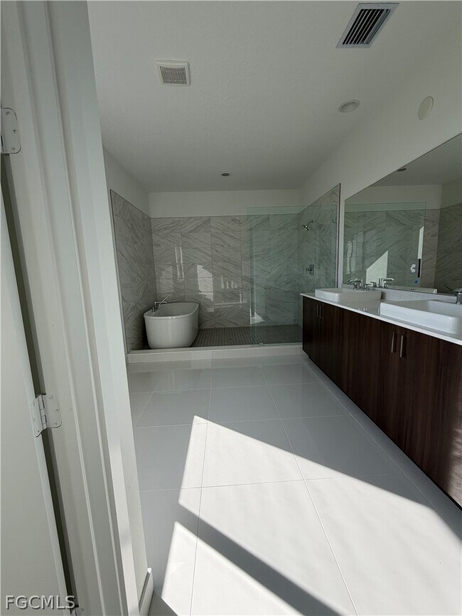 Building Photo - 5166 Julienne Rd