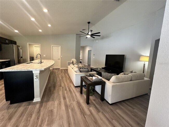 Building Photo - 6911 Gideon Cir