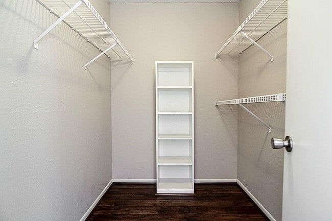 Building Photo - 2818 S Bartell Dr