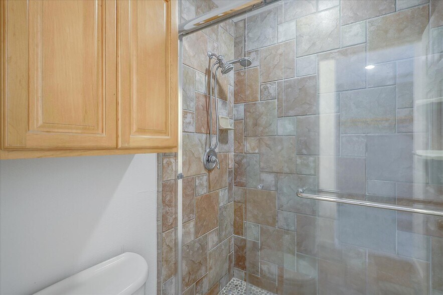 Building Photo - 2101 Shoreline